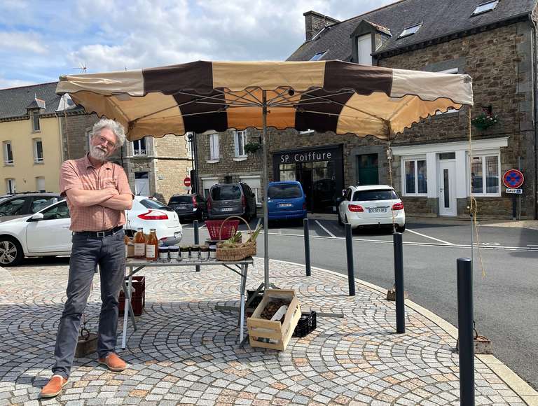 Le stand d'Yvon sur le marché de Médréac