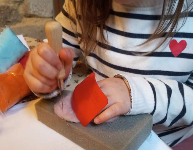 Atelier feutrage : aiguille et bouclier